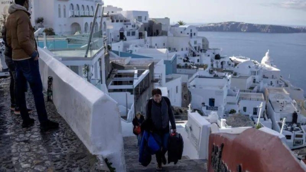 Authorities have warned people to leave the Old Port of Fira, a popular tourist area