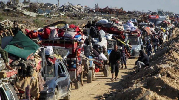 Thousands of displaced Gazans are making their way back to what's left of their homes in the north