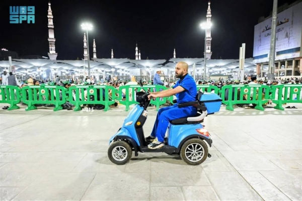 The new service, designed to support emergency operations within the courtyards of the Prophet’s Mosque, facilitates quick intervention for emergency and critical cases. 