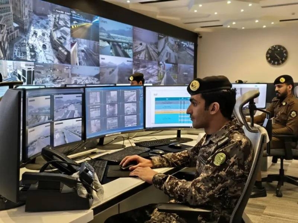 200 smart screens deployed to monitor Umrah security in Makkah