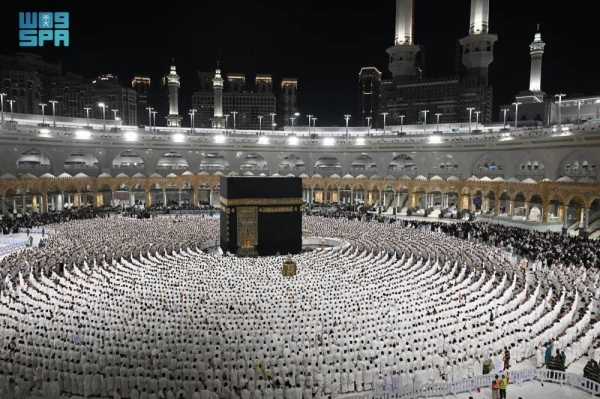 The General Directorate of Passports (Jawazat) announced on Tuesday that it has begun receiving applications and issuing electronically permits to enter Makkah for expatriates who intend to work during the upcoming Hajj season.
