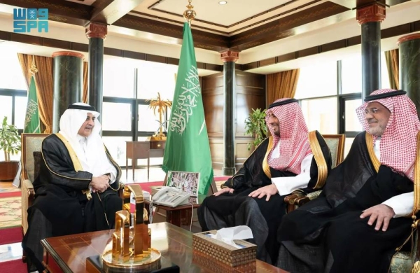 Tabuk Emir Prince Fahd bin Sultan receives Dr. Mohammad Altamimi, Governor of the Communications, Space and Technology Commission (CST), and his accompanying delegation at his office on Tuesday.