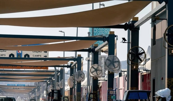 Kidana Development Company has started the installation of more than 500 misting fans as part of its shading and cooling project for pedestrian pathways in Mina.