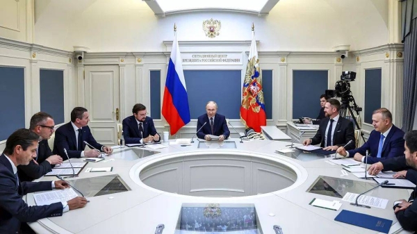 The EU has threatened more sanctions if Russia fails to accept a 30-day ceasefire