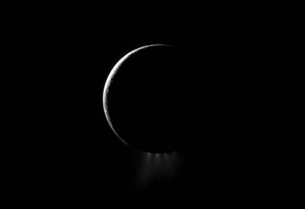 The Supreme Court urged anyone who sights the crescent moon with the naked eye or through binoculars to promptly report to the nearest court and submit their testimony.