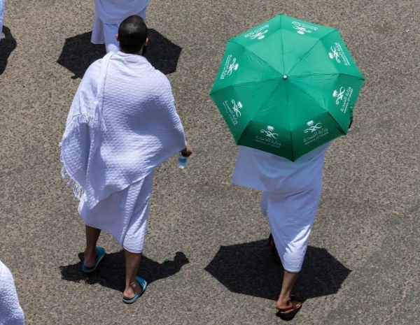 The Ministry of Health urged pilgrims to use umbrellas, drink water regularly, even if they are not thirsty, and wear light-colored, lightweight clothing.