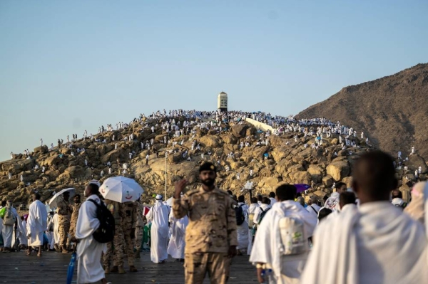 Pilgrims move from Arafat to Muzdalifah