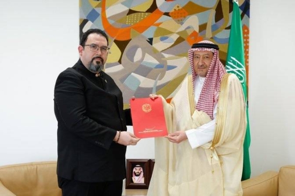 Venezuelan Ambassador to Saudi Arabia David Velasquez Caraballo hands the message for King Salman to Deputy Minister of Foreign Affairs Waleed Al-Khereiji in Riyadh on Sunday.