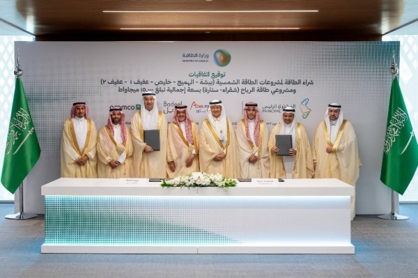 Saudi Arabia signs $8.3B renewable energy deals to add 15 GW in solar and wind capacity
