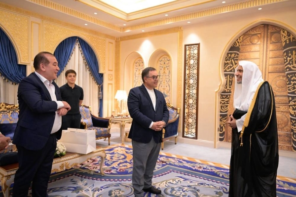 MWL chief welcomes Uzbek official, hails Center’s efforts in promoting Islamic values