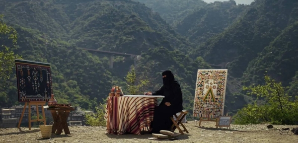 Royal Institute for Traditional Arts launches training on Al-Qatt Al-Asiri art