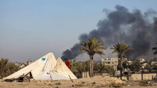 Smoke rises over western Deir al-Balah during an Israeli offensive on Monday