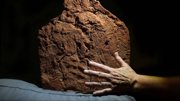 A 4,000-year-old ancient Egyptian handprint has been discovered on a 'soul house' at the Fitzwilliam Museum in Cambridge.