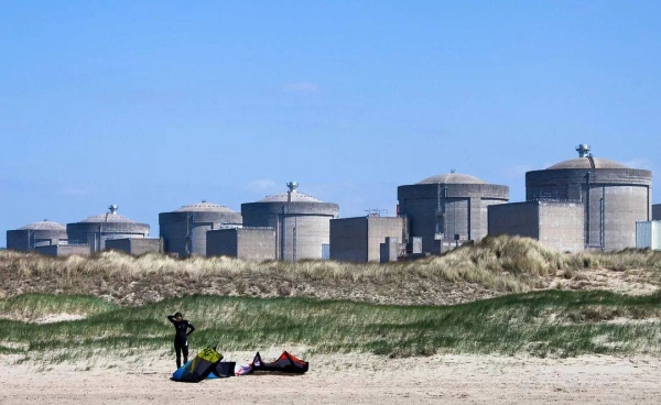 A kite surfer prepares in front of the Gravelines nuclear plant in Gravelines