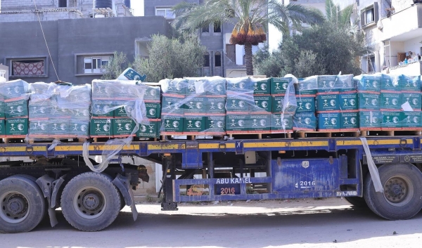 Saudi aid convoy delivers food supplies to Gaza families