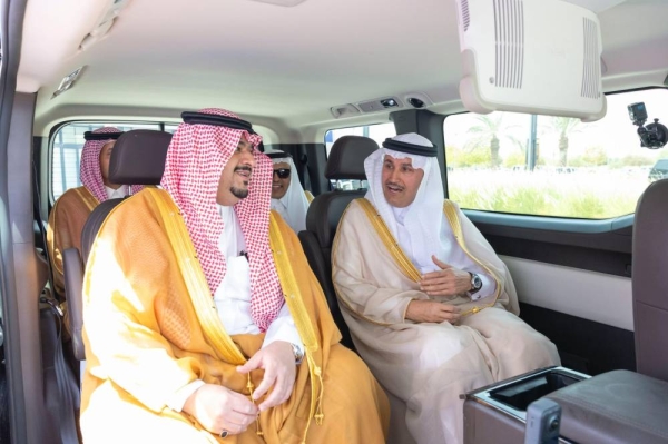 Riyadh deputy emir rides self-driving car to airport, reviews expansion projects