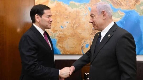 Israel Prime Minister's Office US Secretary of State Marco Rubio (L) and Israeli Prime Minister Benjamin Netanyahu (R) shake hands