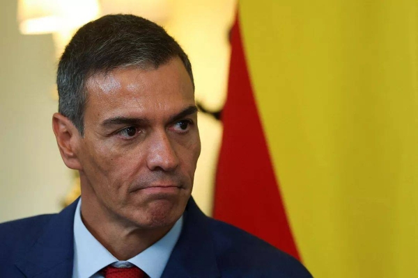Spanish Prime Minister Pedro Sánchez looks on during a meeting with British Prime Minister Keir Starmer at 10 Downing Street