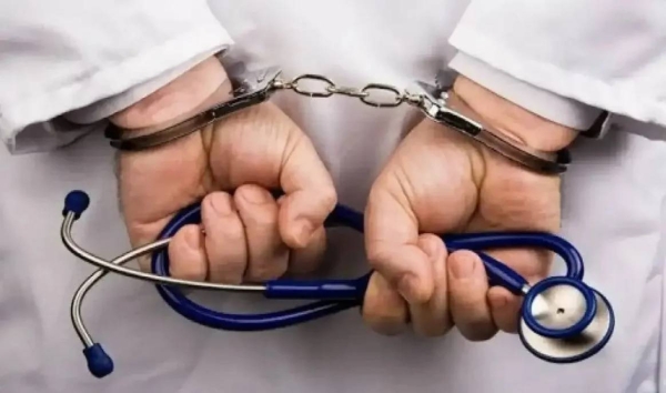 An Arab national was arrested in the Northern Borders region for practicing healthcare without a license and advertising his illegal activity on social media.  